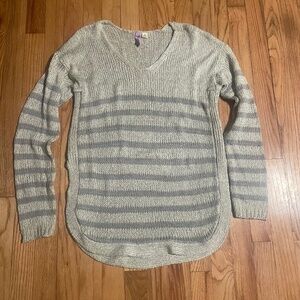 Alya Francesca's Women’s Gray Striped' Sweater